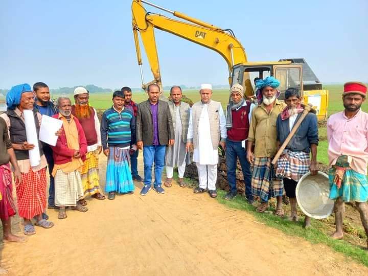 বালিজুরী ইউনিয়নে হাওর রক্ষা বাঁধের কাজ উদ্বোধন করেন চেয়ারম্যান আজাদ হোসেন