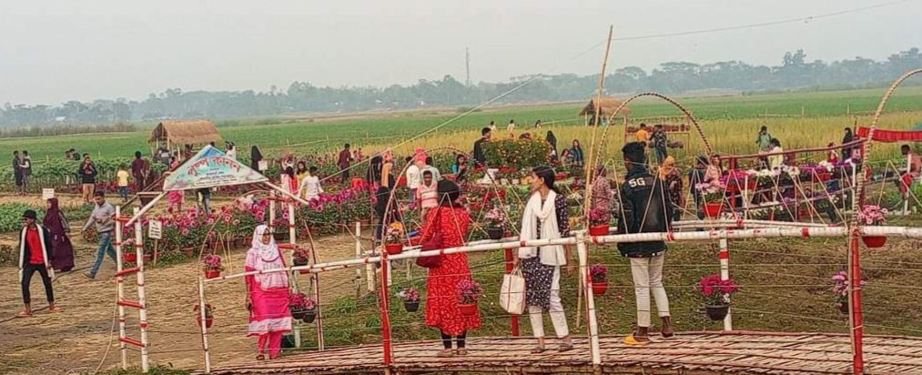 সুনামগঞ্জের নারী উদ্যোক্তা জাহানারা বেগমের  দৃষ্টি নন্দন পুস্প কাননে পর্যটকদের ভীড়