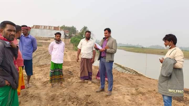 তাহিরপুরে  ফসলরক্ষা বাঁধ পরিদর্শন করেন উপজেলা সহকারী কমিশনার ভূমি আসাদুজ্জামান রনি