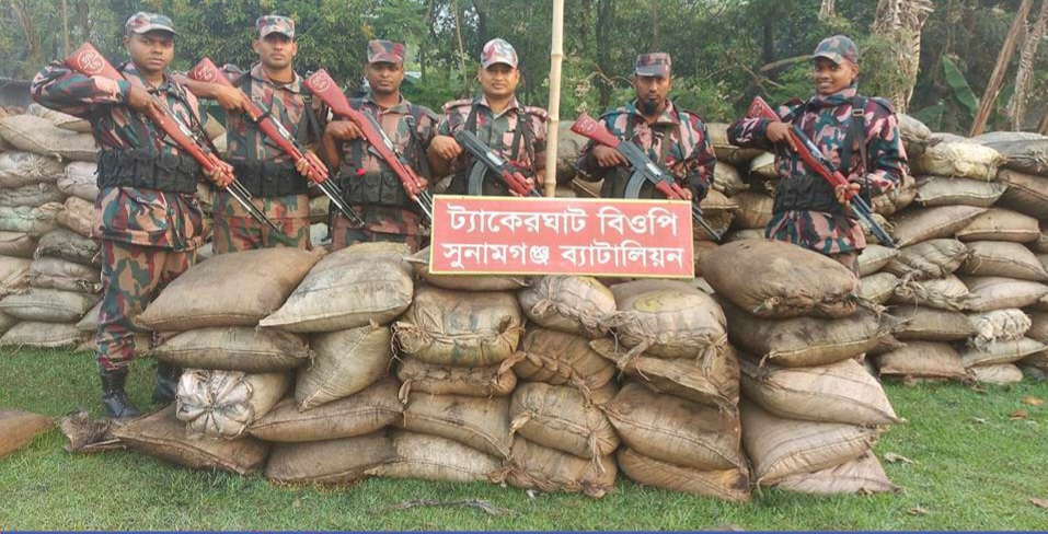 গত ২৪ ঘন্টায় নয় লক্ষাধিক টাকার অবৈধ পন্য জব্দ করেছে বিজিবি টিম