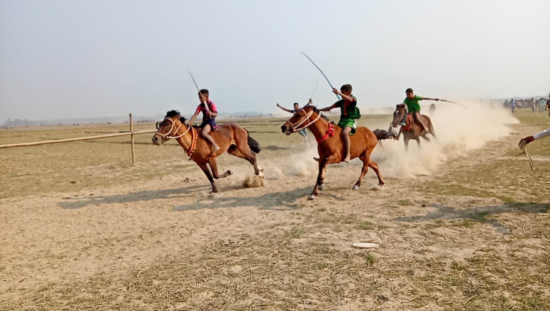 সুনামগঞ্জে শেষ  হলো তিন দিন ব্যাপী গ্রাম-বাংলার ঐতিহ্যবাহী ঘোড়ার দৌড় প্রতিযোগিতা