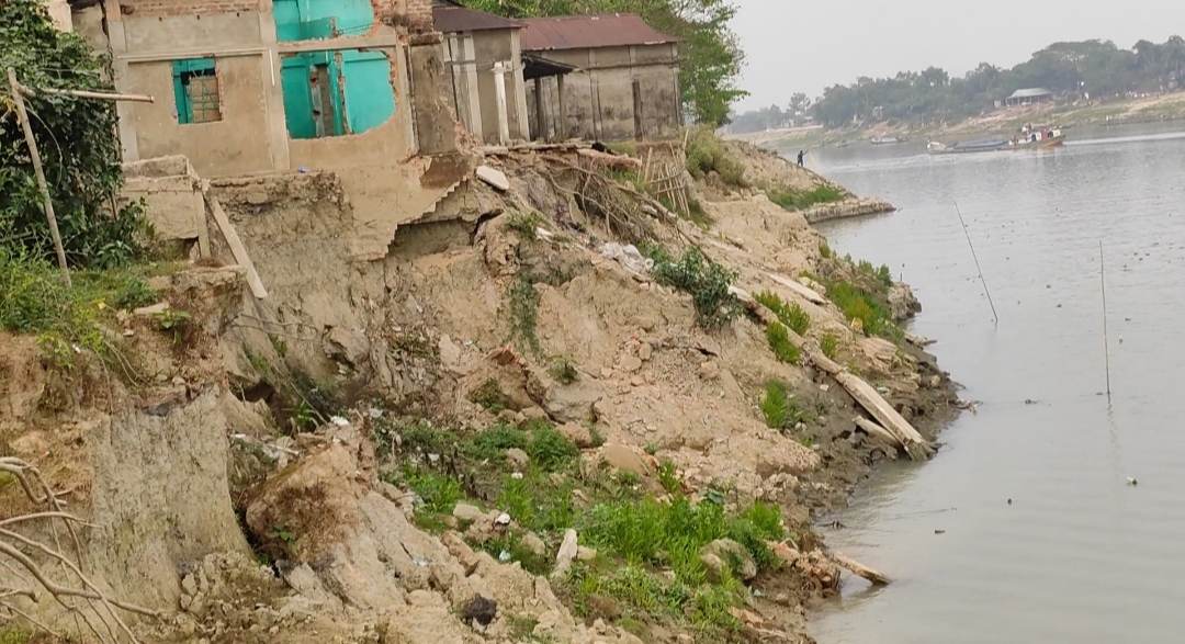 জামালগঞ্জে নদীগর্ভে বিলীন হয়ে যাচ্ছে তেলিয়া গ্রামের শতাধিক ঘর-বাড়ি