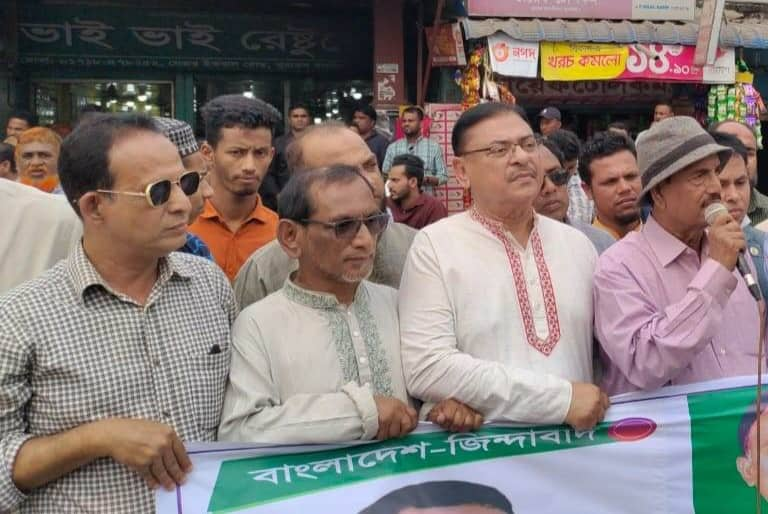 গনতন্র পুনরুদ্ধারে সরকারের পদত্যাগসহ ১০ দফা দাবিতে সুনামগঞ্জ জেলা বিএনপির মানববন্ধন