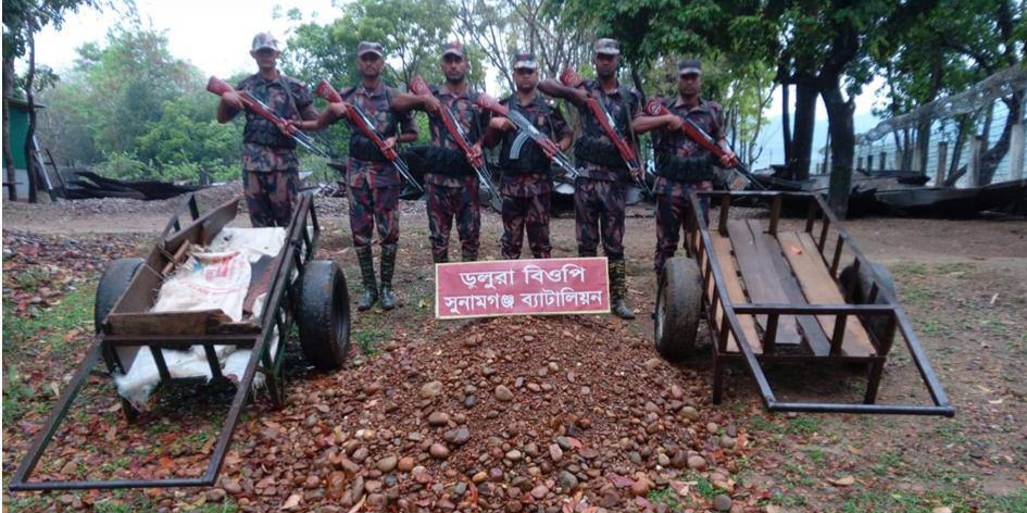 গত২৪ ঘন্টায় আড়াই লক্ষ টাকার অবৈধ পন্য জব্দ করেছে বিজিবি টিম