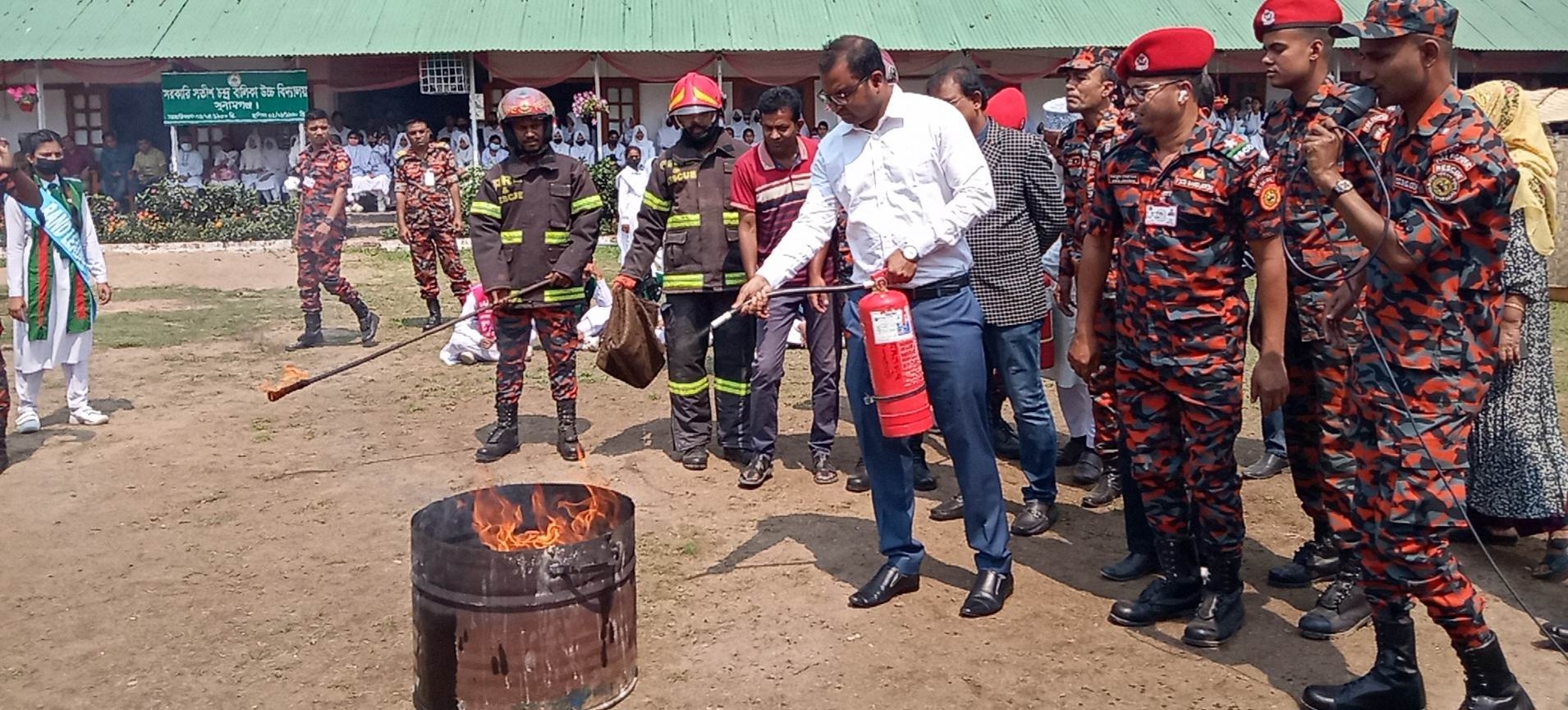 সুনামগঞ্জে জাতীয় দুর্যোগ প্রস্তুতি দিবস উপলক্ষে ভূমিকম্প, অগ্নিকান্ড বিষয়ক মহড়া