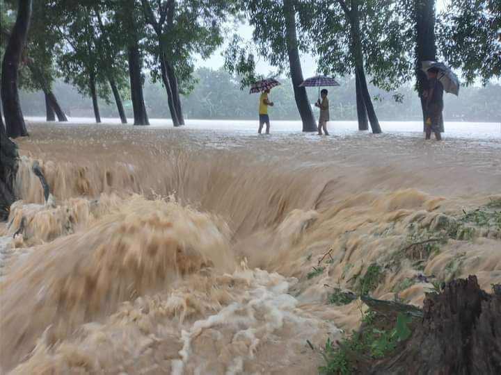 অবিরাম বৃষ্টি,পাহাড়ি ঢল; বন্যার আতংকে মধ্যনগরবাসী