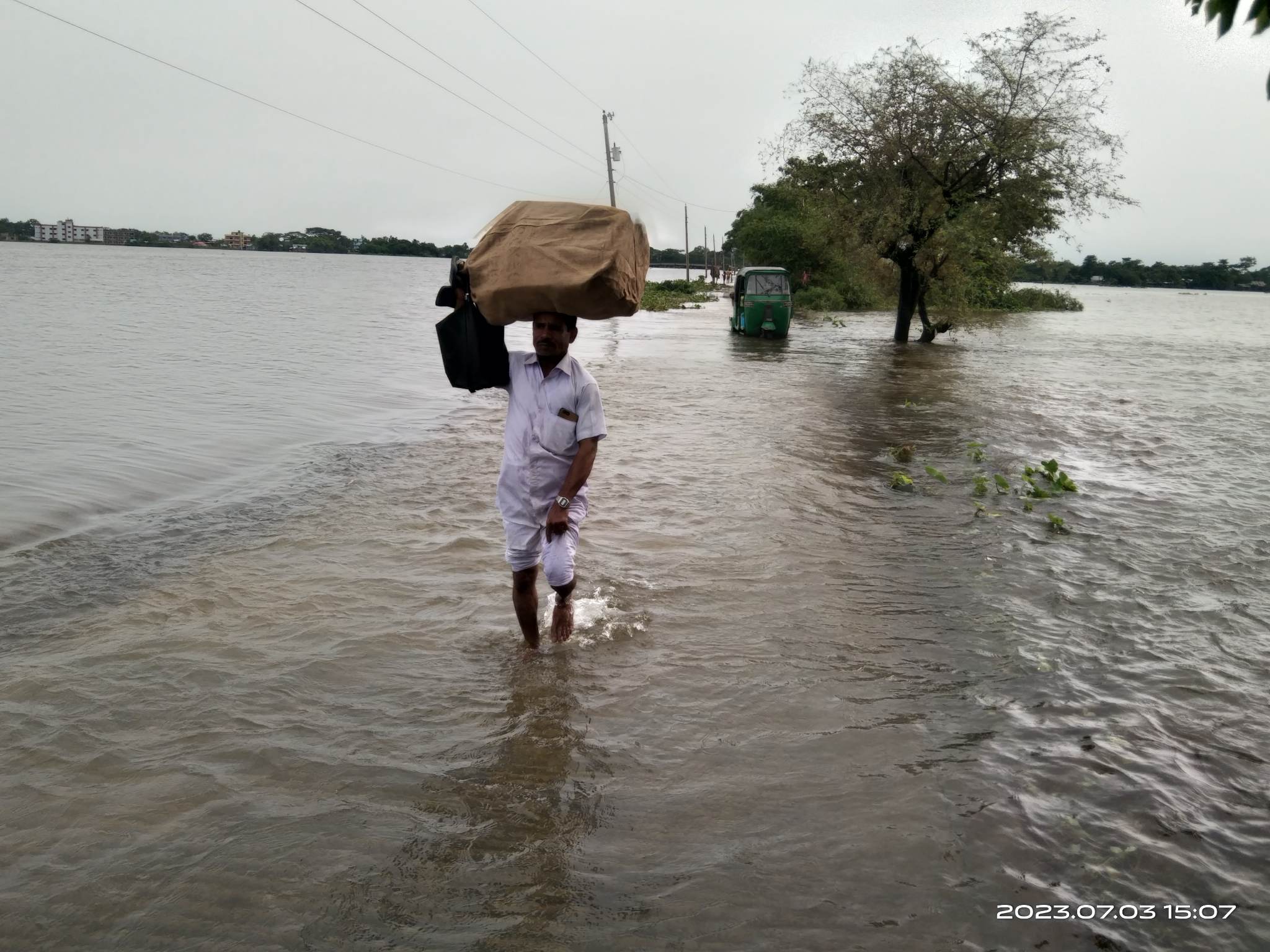 দোয়ারাবাজারে নিম্নাঞ্চল প্লাবিত যোগাযোগ বিচ্ছিন্ন