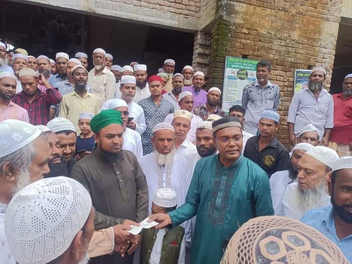 তাহিরপুরে মসজিদ নির্মাণ কাজে ৫ লাখ টাকা অনুদান দিলেন সেলিম