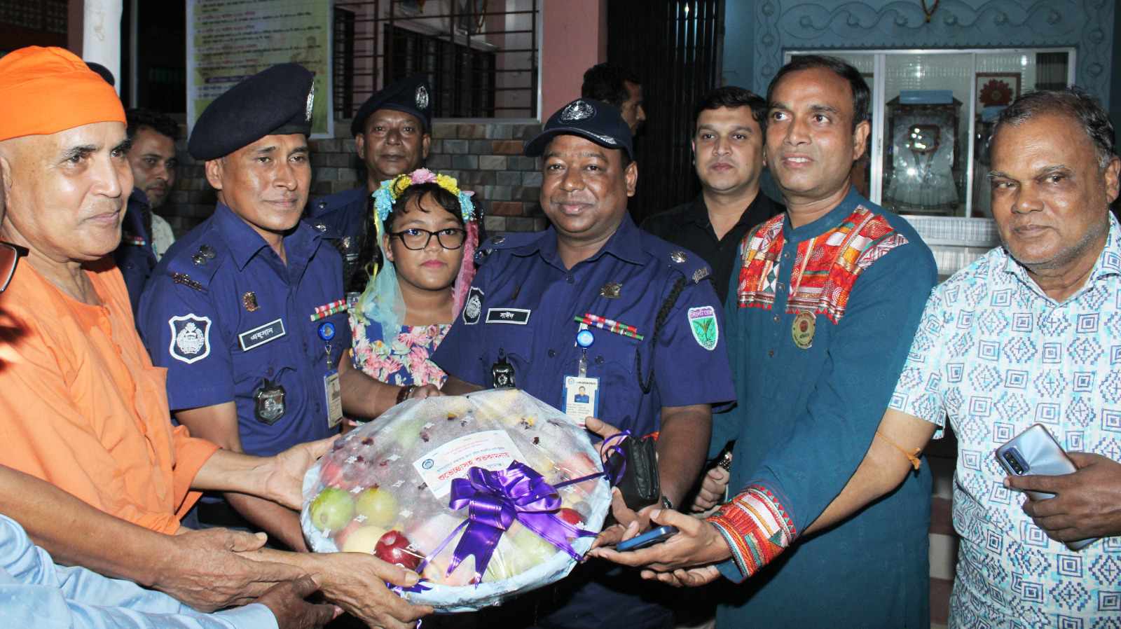 পৌরসভার বিভিন্ন পূজামণ্ডপ পরিদর্শন করলেন – পুলিশ সুপার