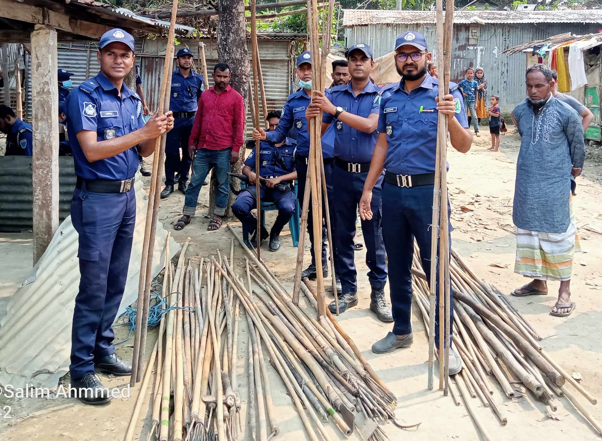 ধর্মপাশায় সংঘর্ষ, বিপুল পরিমাণ দেশীয় অস্ত্র উদ্ধার