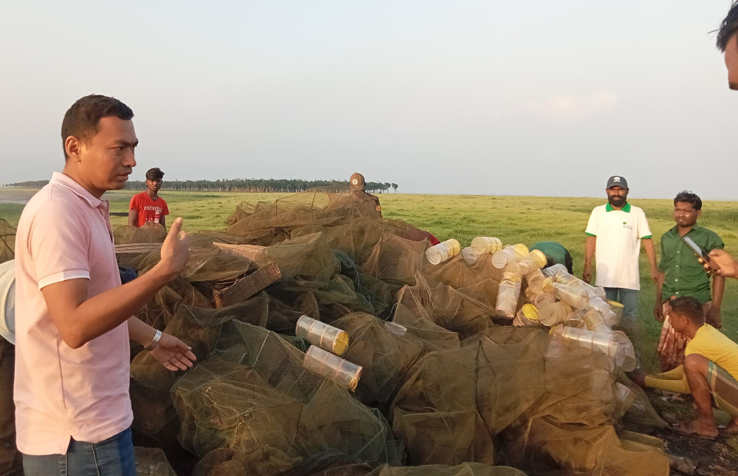 ভ্রাম্যমাণ আদালতের সরকারি কাজে বাঁধা ও হামলা আটক ২