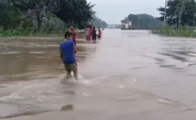 বন্যার পানিতে নিমজ্জিত তাহিরপুরের নিম্নাঞ্চল, যোগাযোগ বিচ্ছিন্ন