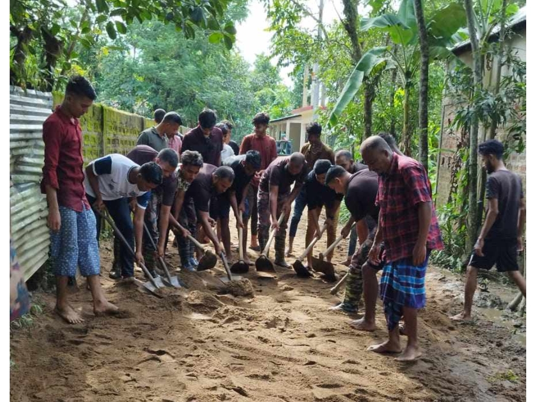 দোয়ারাবাজারে বিজিবি ও ছাত্র জনতার উদ্যোগে সড়ক সংস্কার