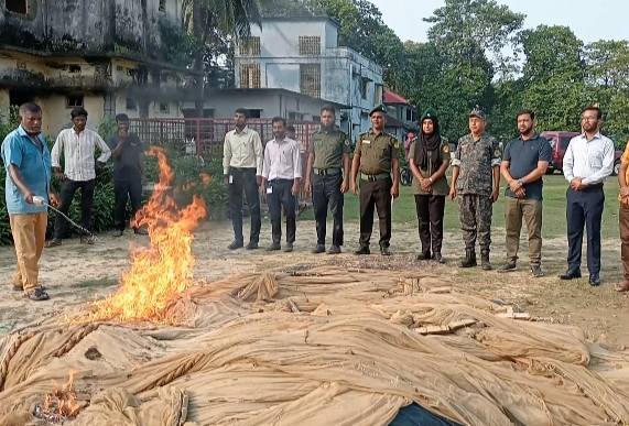 টাঙ্গুয়ার হাওরে অবৈধ কোনা জাল জব্দ