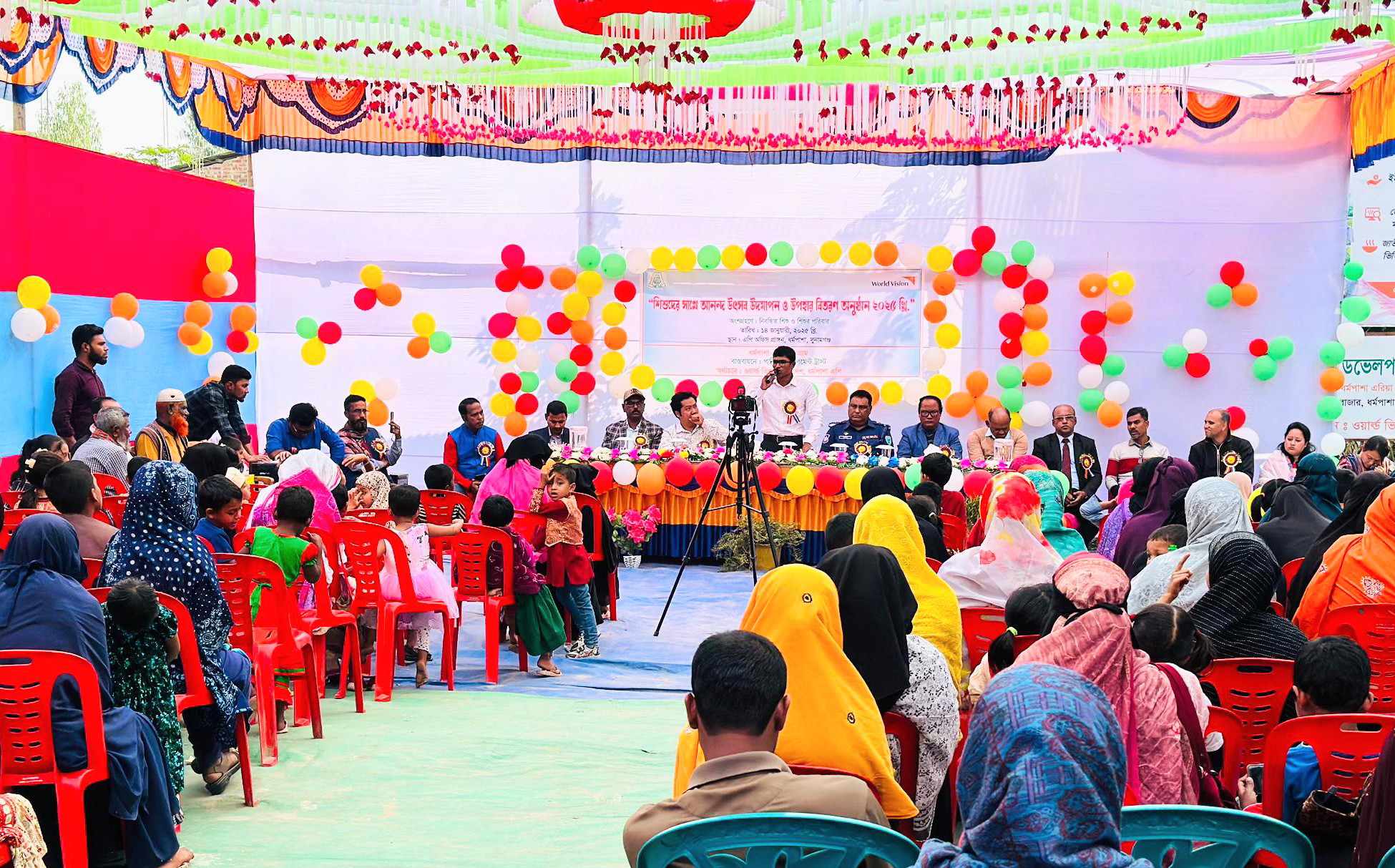 ধর্মপাশায় শিশুদের সাথে আনন্দ উৎসব ও উপহার সামগ্রী বিতরণ