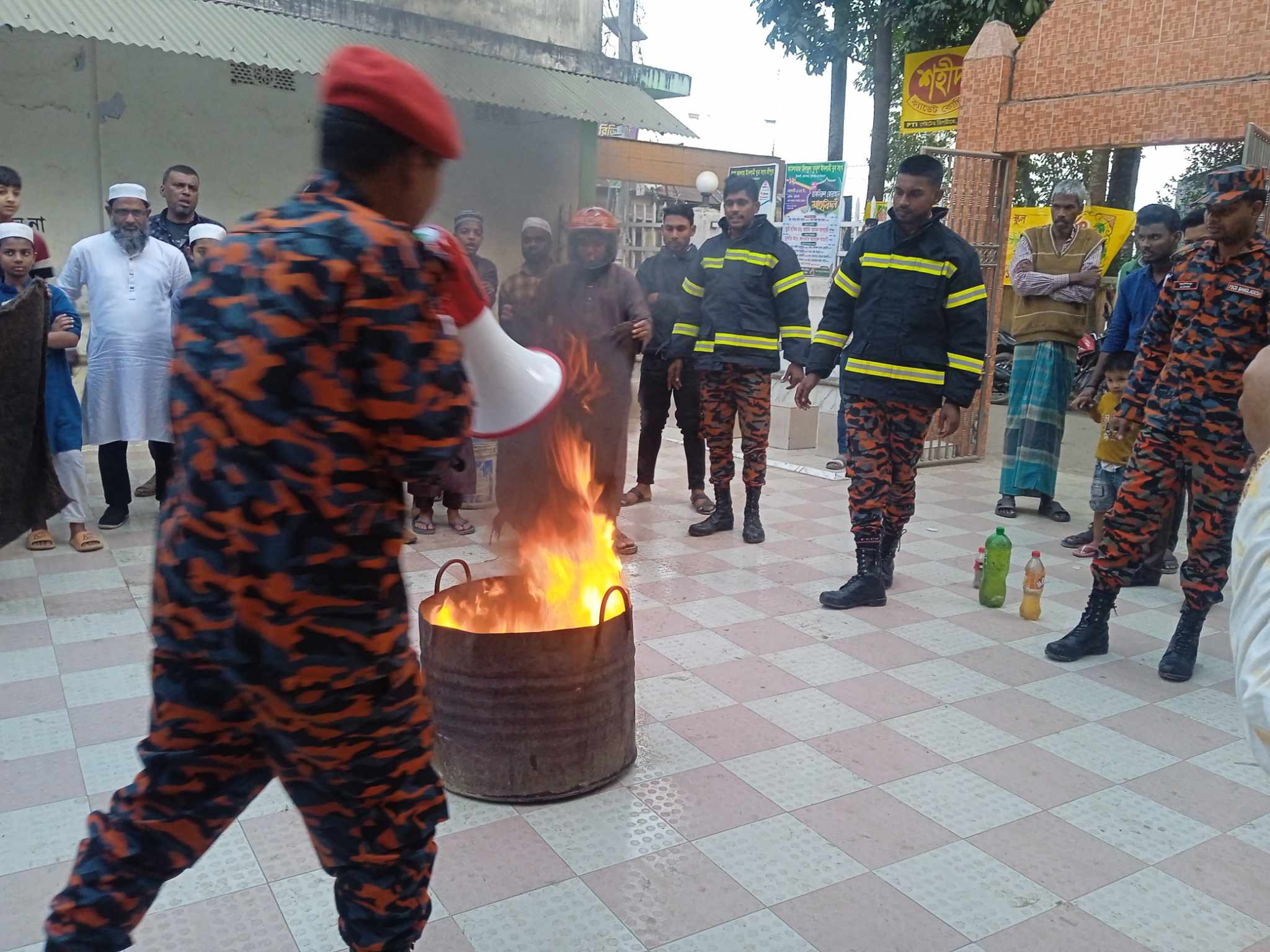 জামালগঞ্জে ফায়ার স্টেশনের সচেতনমূলক মহড়া