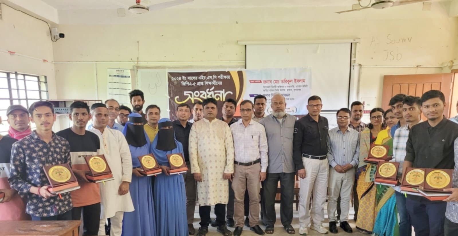 জাউয়া বাজার ডিগ্রি কলেজে জিপিএ-৫ প্রাপ্ত শিক্ষার্থীদের সংবর্ধনা