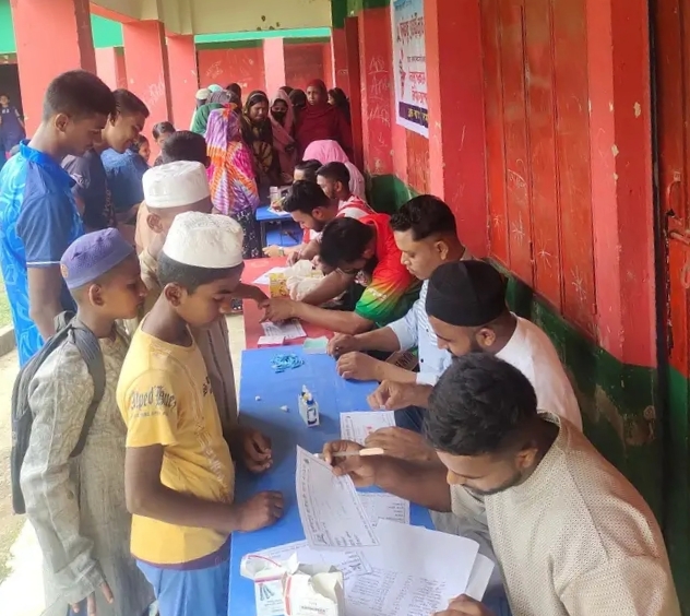দূর্লভপুর প্রাইমারি ব্যাচ ২০১৩” র বিনামূল্যে রক্তের  গ্রুপ নির্ণয় অনুষ্ঠিত