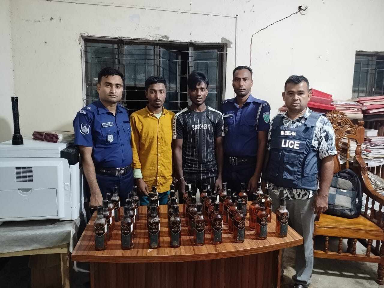 ছাতকে বিদেশি মদ সহ দুই মাদক কারবারি আটক