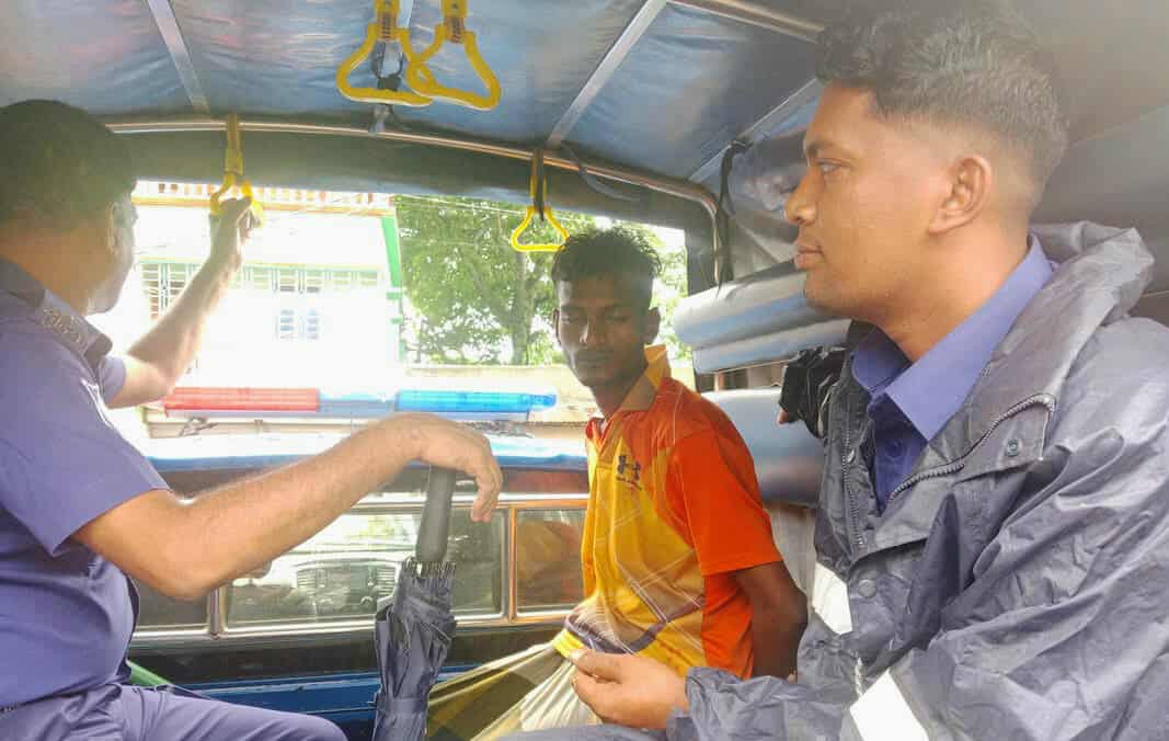ধর্মপাশায় দোকানের মালামালসহ চোর আটক