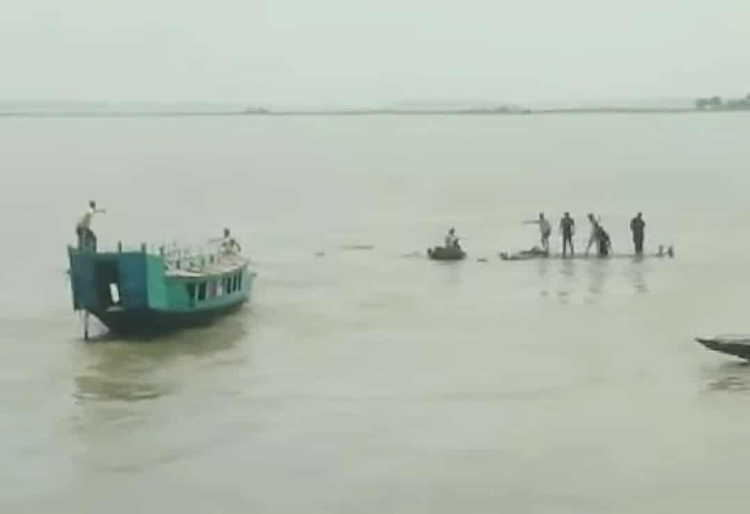 মধ্যনগরে যাত্রীবাহী ট্রলার ডুবে এক বৃদ্ধার মৃত্যু