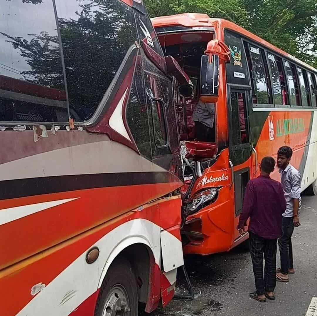 ছাতকে দুটি বাসের মুখোমুখি সংঘর্ষ আহত( ১৩) জন যাত্রী