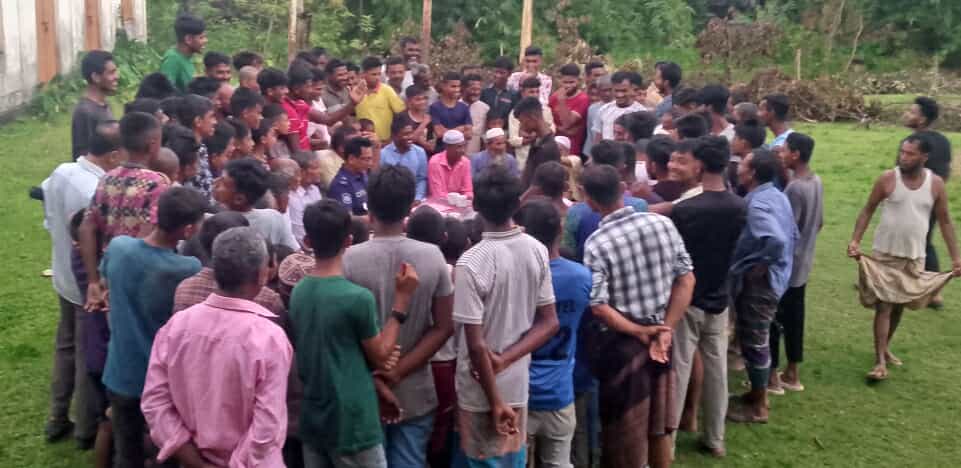 ছাতকের সৈদেরগাঁও সরকারি প্রাথমিক বিদ্যালয়ে দিন-দুপুরে চুরি এক চোর আটক,পুলিশে সোপর্দ