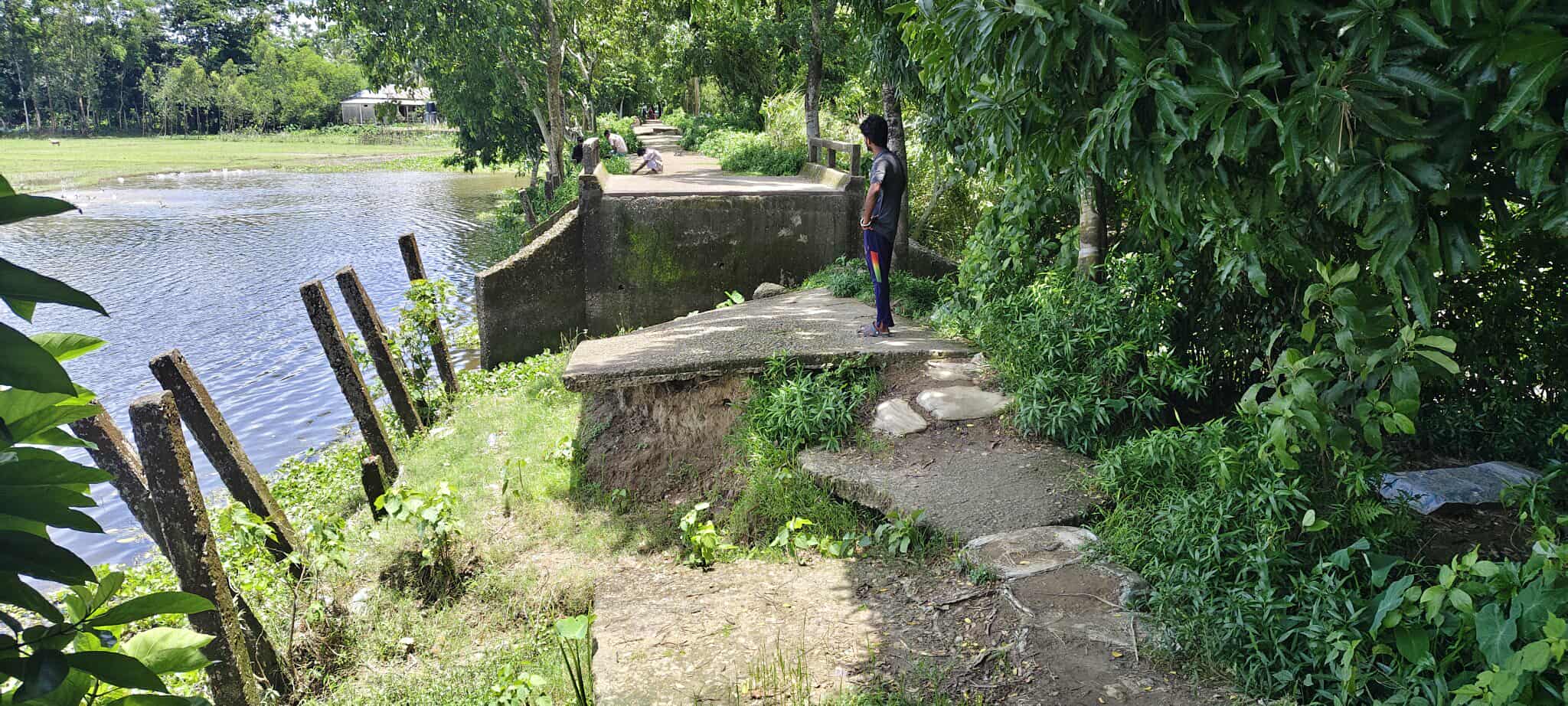 জামালগঞ্জ নয়াহালট গ্রামের ভাঙা রাস্তা-  ভাগ্য কি বদলাবে এবার?