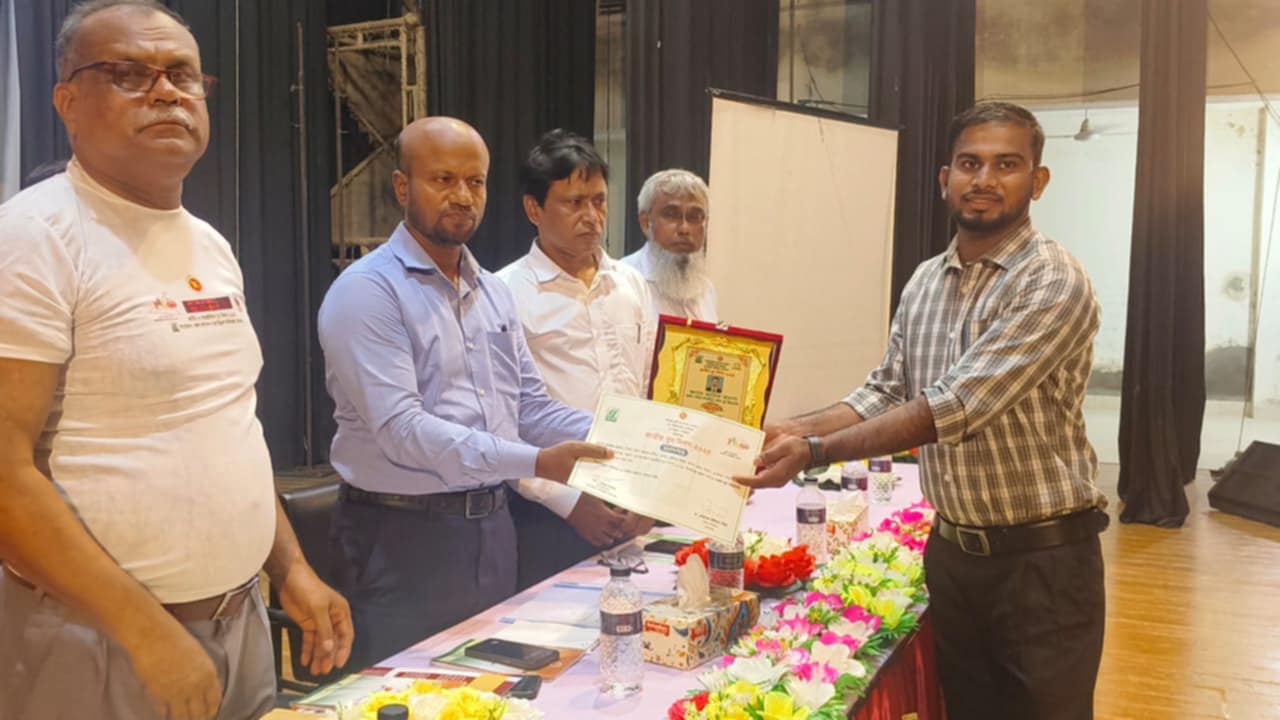 করোনায় হতাশা, এখন জেলার শ্রেষ্ঠ যুব উদ্যোক্তা আরিফ বাদশা