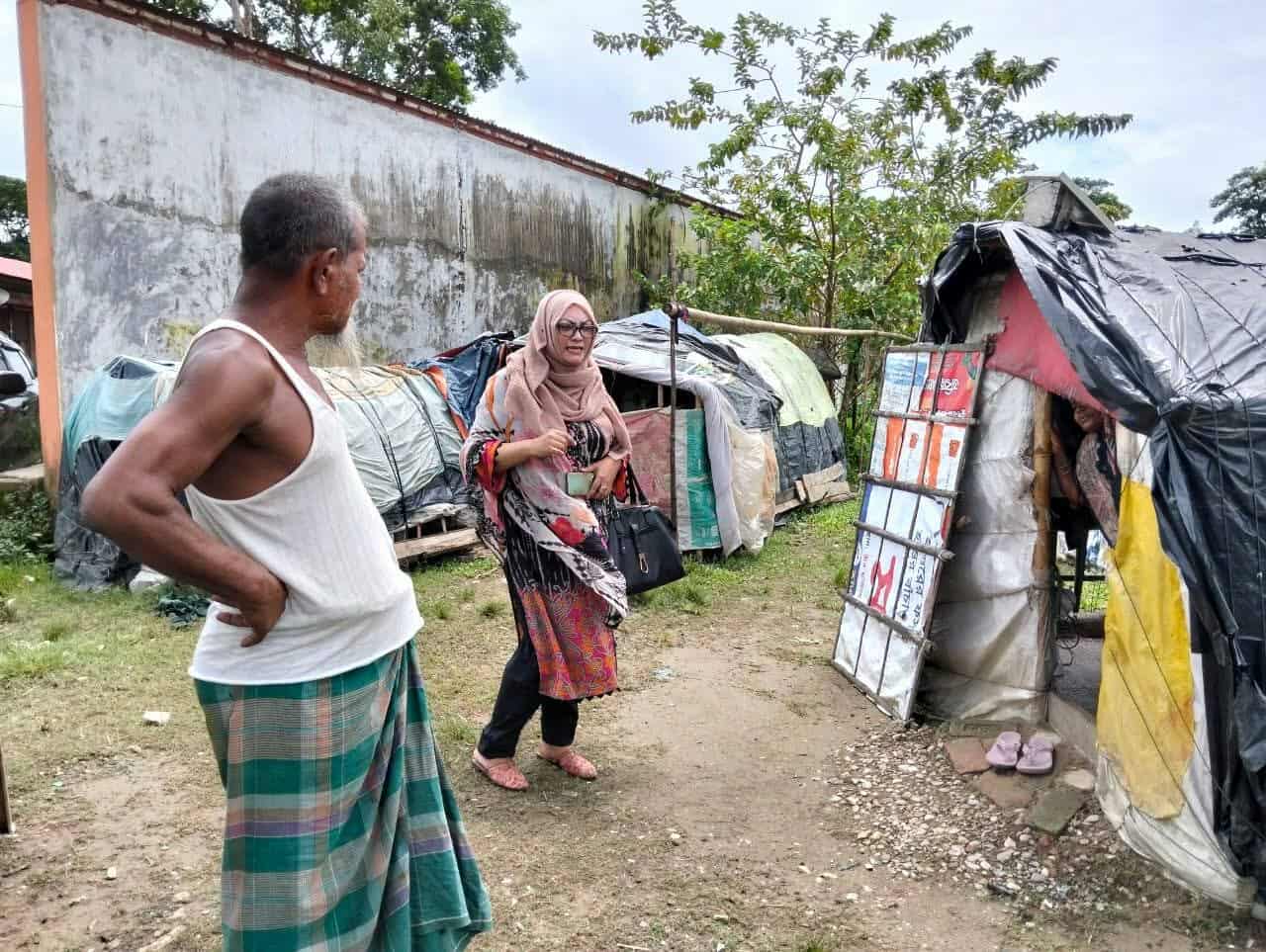 ছাতকে বেদে পল্লি পরিদর্শনে ডা.নুসরাত আরেফিন