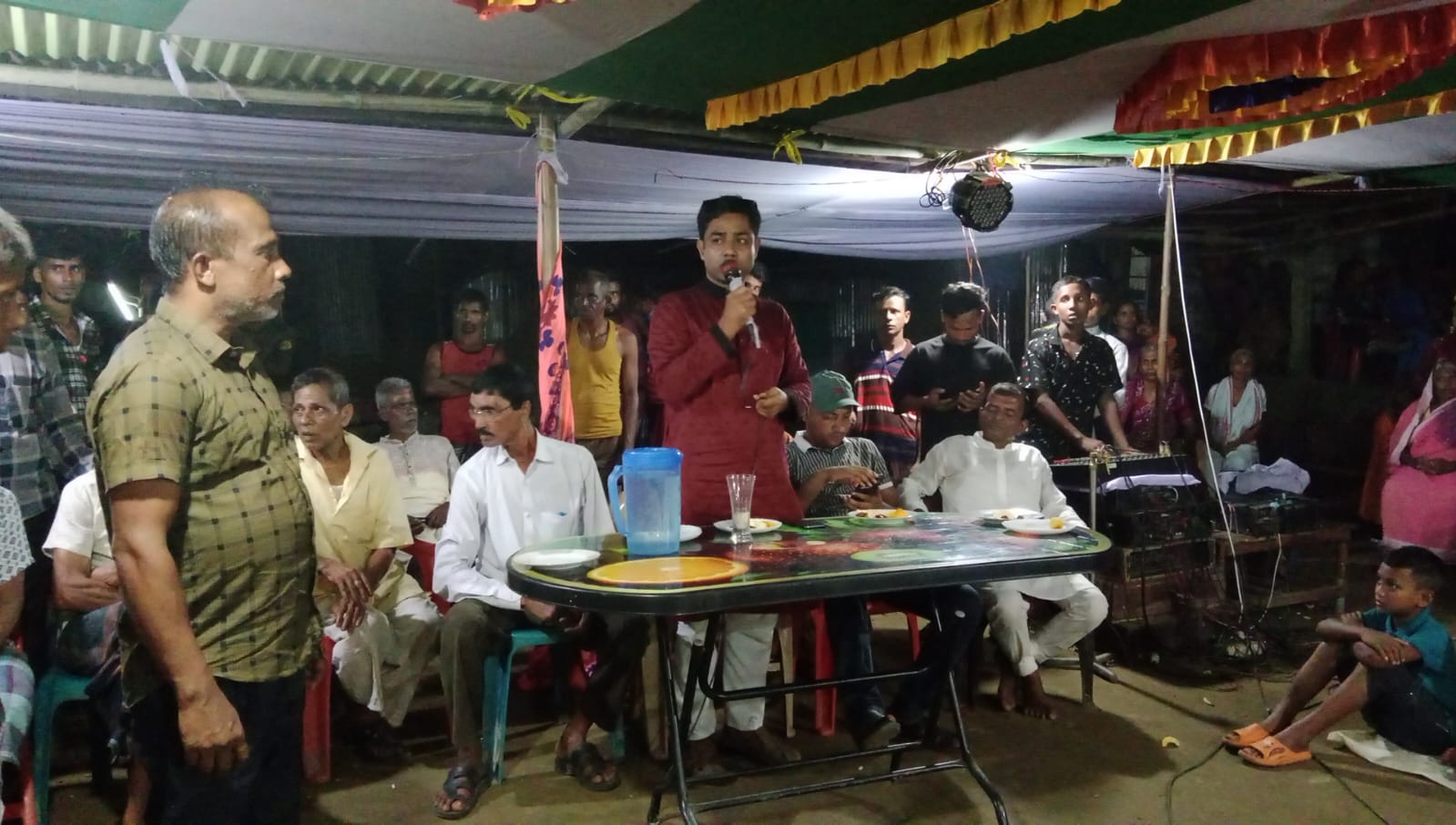 সাচনা বাজারে শারদীয় শুভেচ্ছা বিনিময় করলেন ইকবাল হাসান