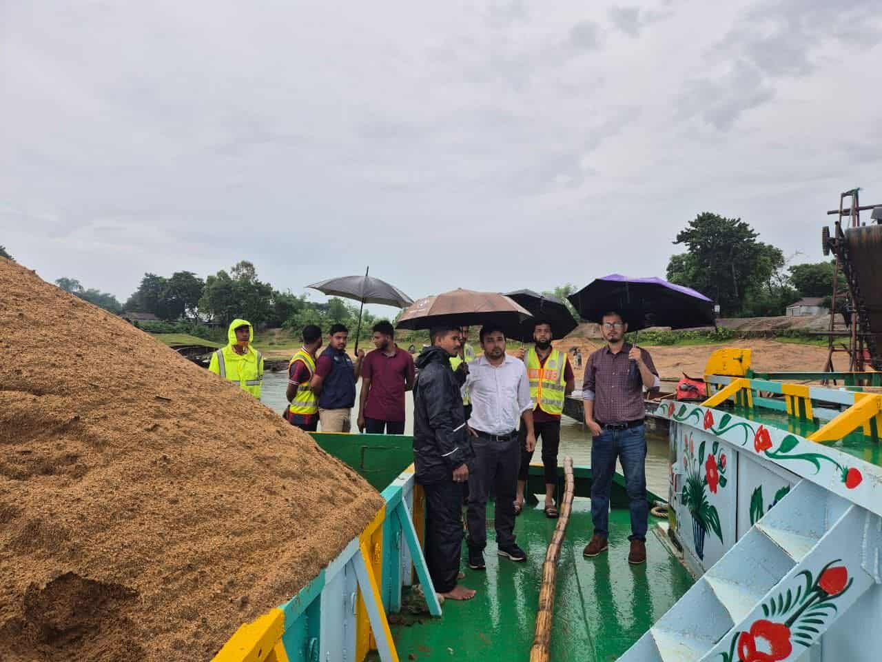 যাদুকাটা নদীতে অবৈধভাবে বালু উত্তলনের দায়ে মোবাইল কোর্টের মাধ্যমে ২ লাখ টাকা জরিমানা