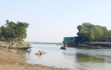 ঝুঁকিপূর্ণ বাঁধ নিয়ে শঙ্কায় এলাকাবাসী