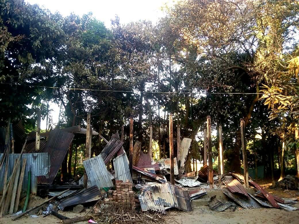 ছাতকে প্রতিপক্ষের দেয়া আগুনে মুক্তিযোদ্ধা সাইফুল ইসলামের বসতঘর পুড়ে ছাঁই