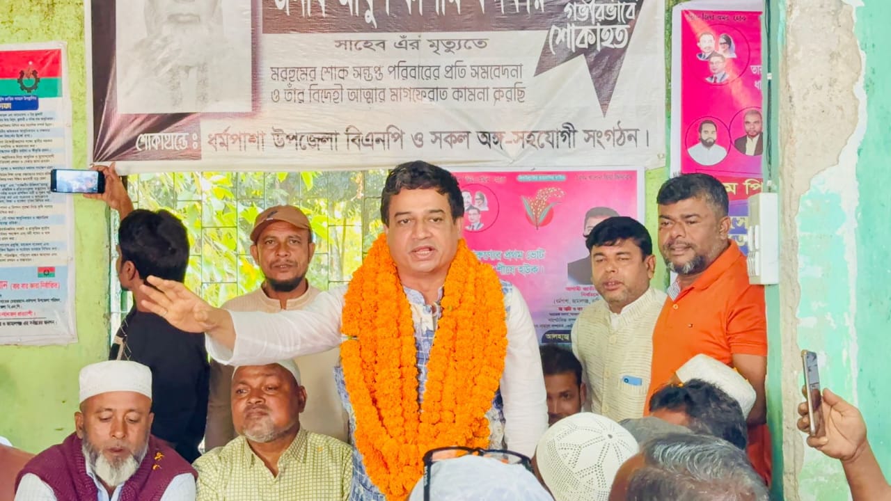 ফুলেল বরণে দলে ফিরলেন অ্যাড. সাইফুল ইসলাম চৌধুরী কামাল