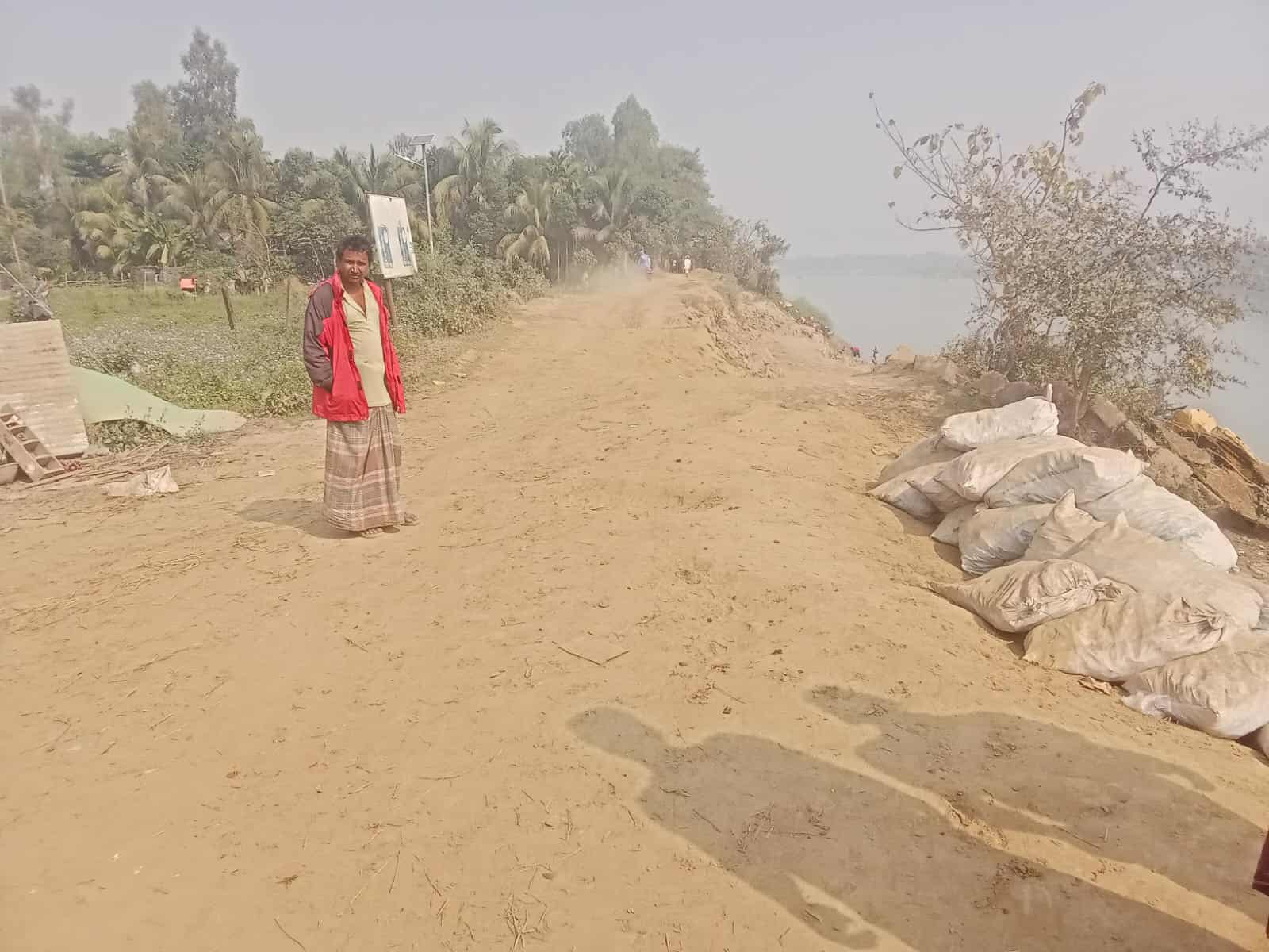 তদন্ত শেষেও অকৃষকদের হাতে কাজ: শাল্লায় বাঁধ নির্মাণে ঘুষের বিনিময়ে ‘চমক’