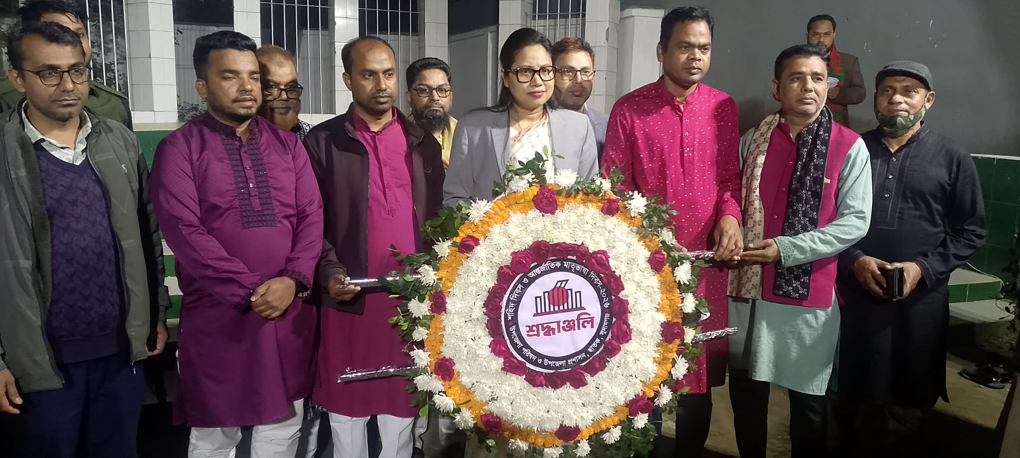 একুশের প্রথম প্রহরে ছাতক কেন্দ্রীয় শহীদ মিনারে পুষ্পস্তবক অর্পণ