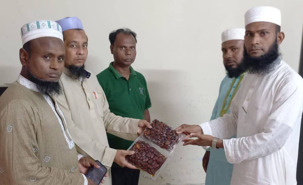 জামালগঞ্জে  ১৭কার্টন খেজুর  বিতরণ সম্পন্ন