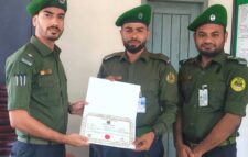 প্রশংসাপত্র ও স্মারক পেলেন উজ্জল মিয়া