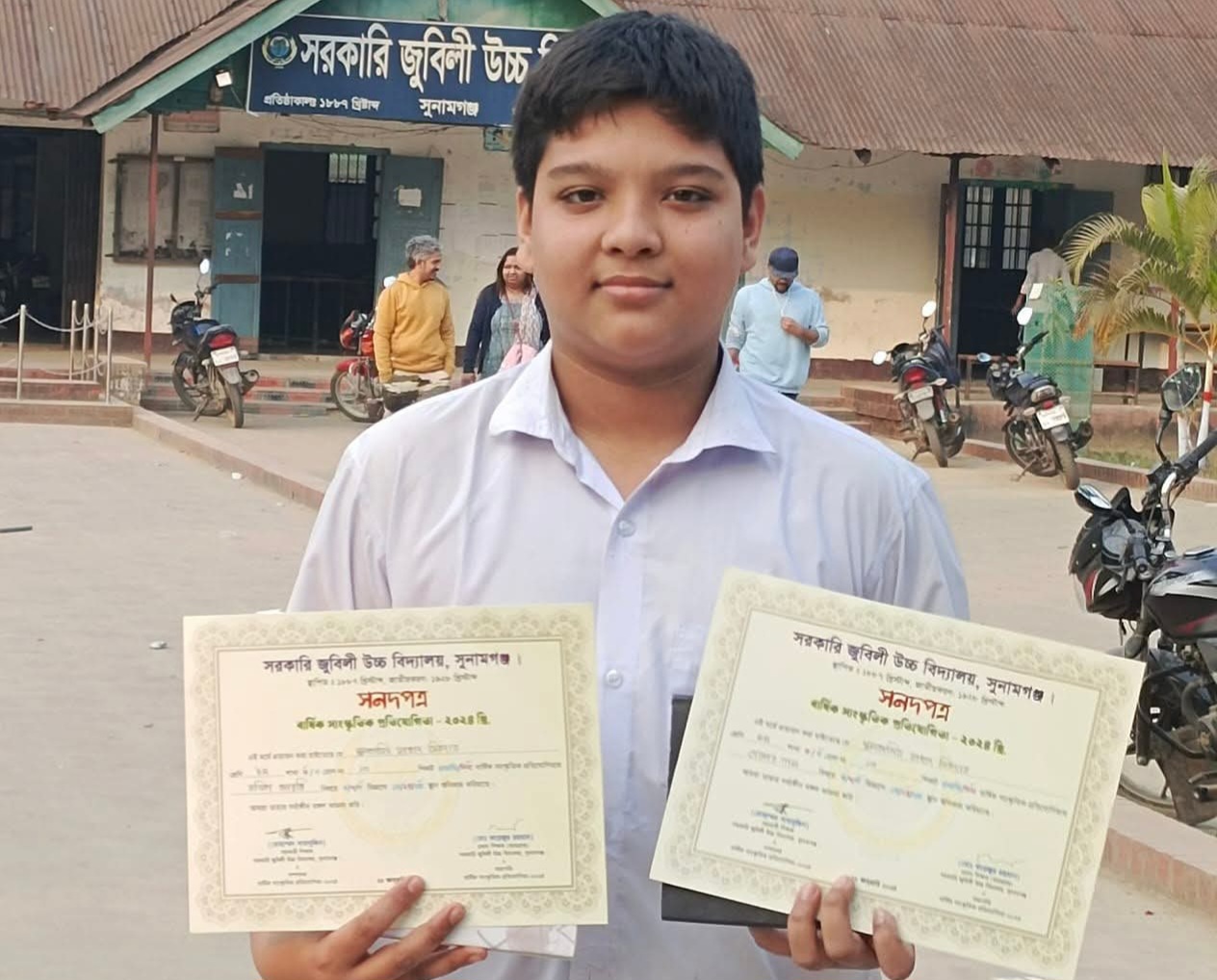 জিপিএ-৫ অর্জন করলেন সিকদার বংশের মেধাবী মুখ মুনতাসীর ফাহাদ ; ‘তাঁর স্বপ্ন বিসিএস ক্যাডার হওয়ার’